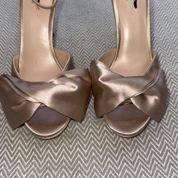Kate Spade Woman’s Bridal Bow Strappy Heel Sandals Size 6.5 - Picture 4 of 6